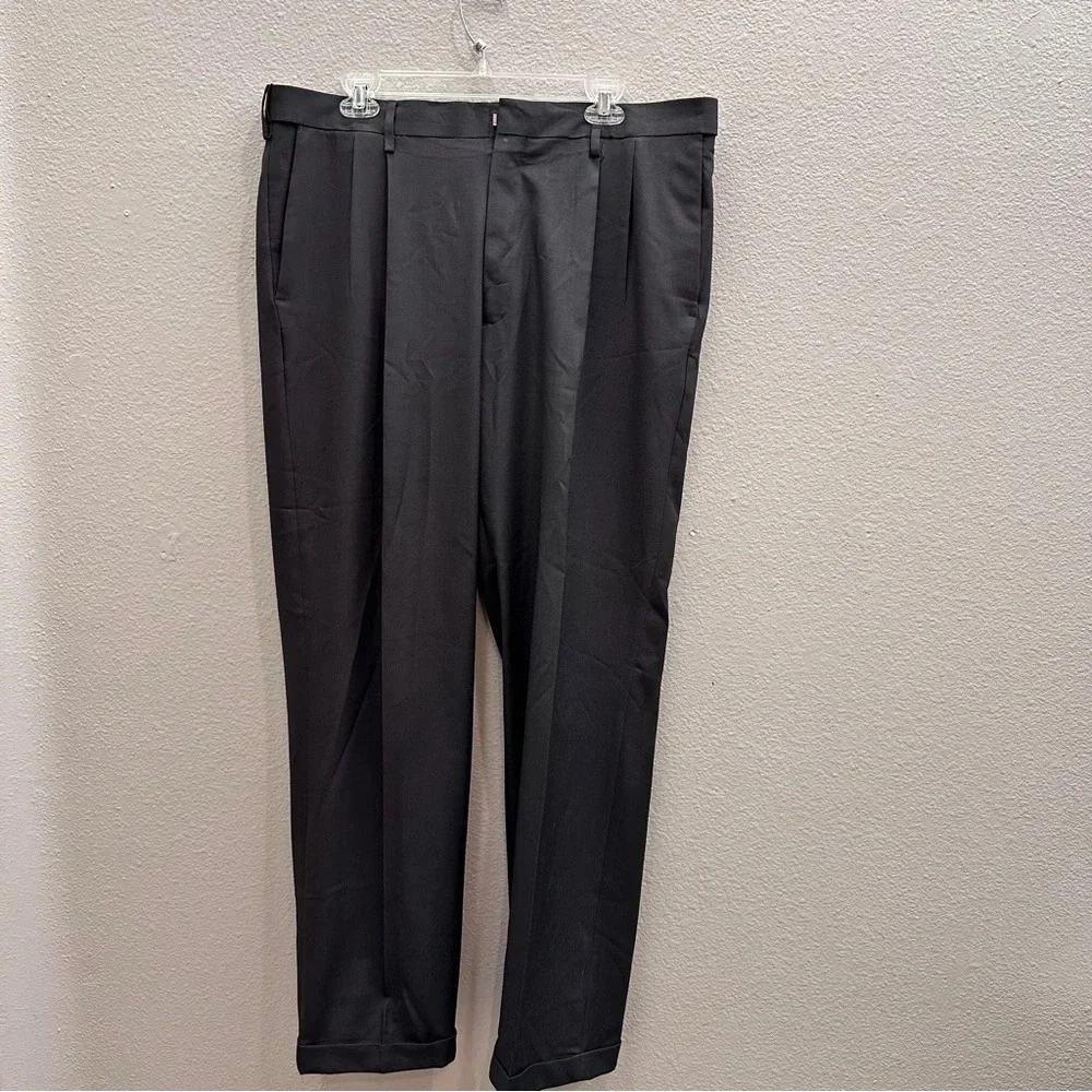 Haggar Men's Size 38 Black Pleated Front Dress Pants Business Casual